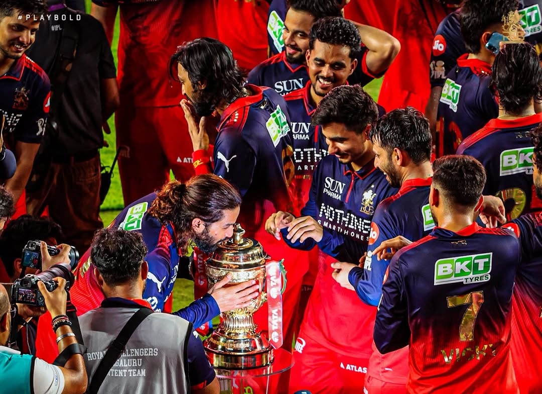 RCB captain Rajat Patidar celebrates consecutive IPL trophy wins with Virat कोहली